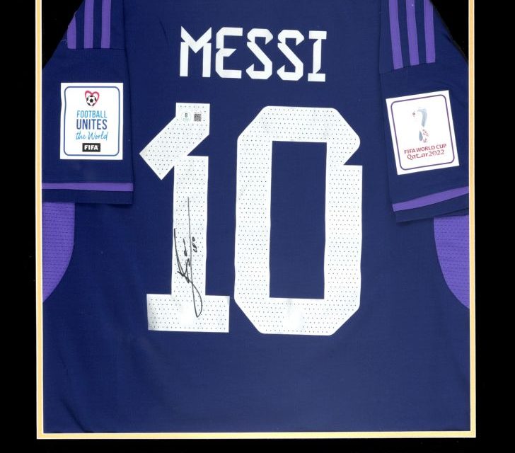 E ultimul Mondial pentru Messi și Ronaldo! Tricourile legendelor din fotbal, în licitație!